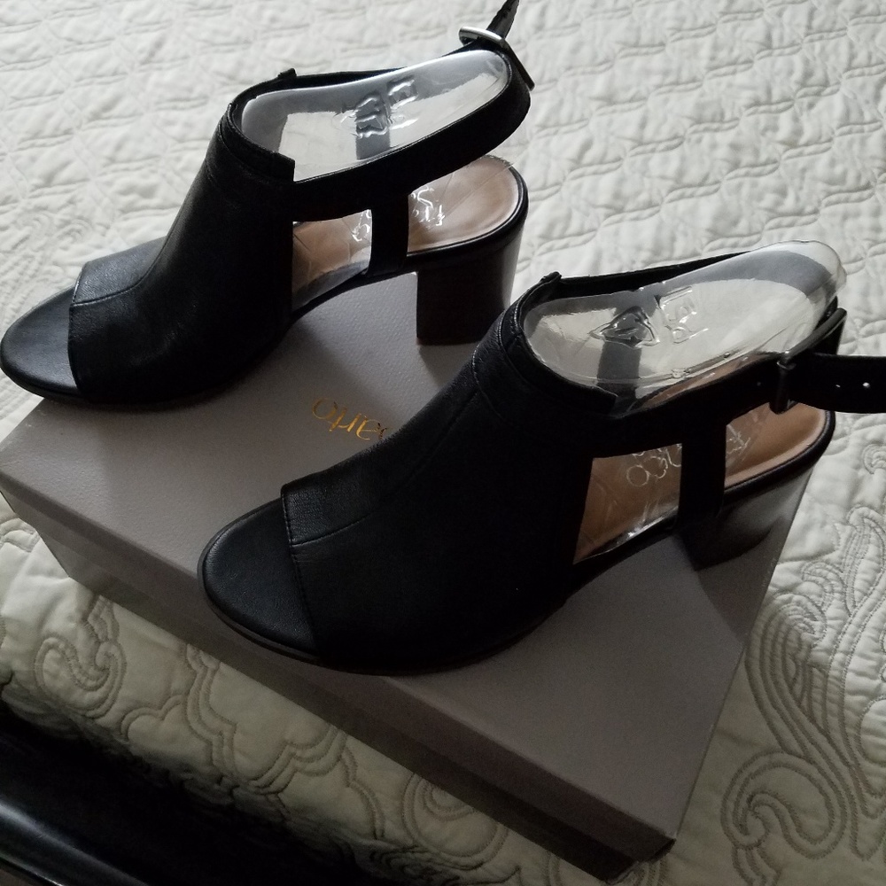 Sandals with block heel